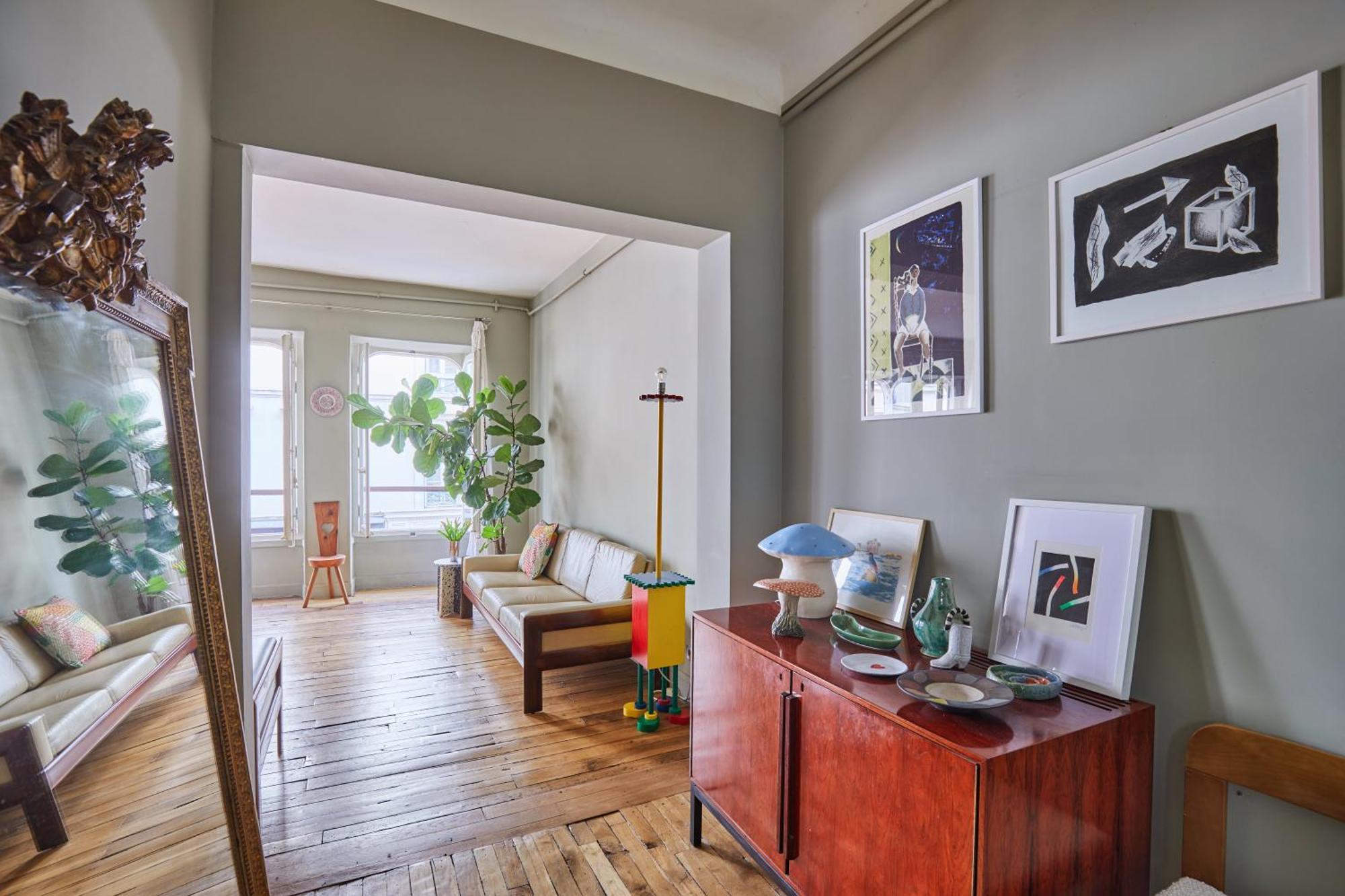 Charming 1br Rue Des Martyrs Apartment